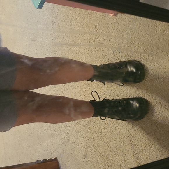 Black platformed boots - Picture 4 of 4